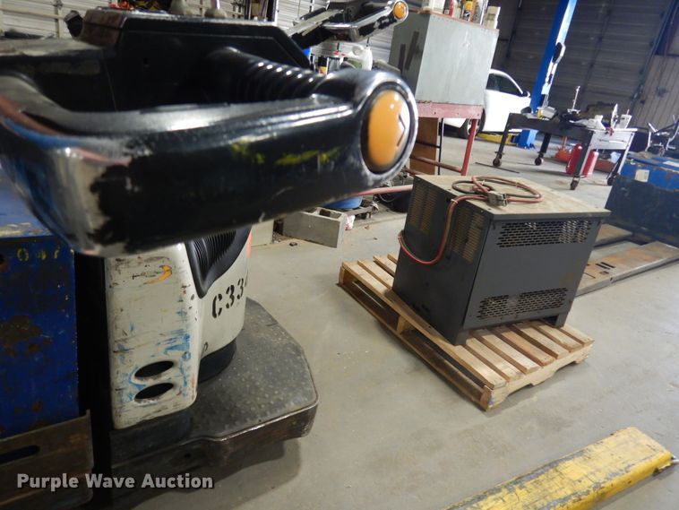 image for item DJ6653 (5) Crown pallet jacks