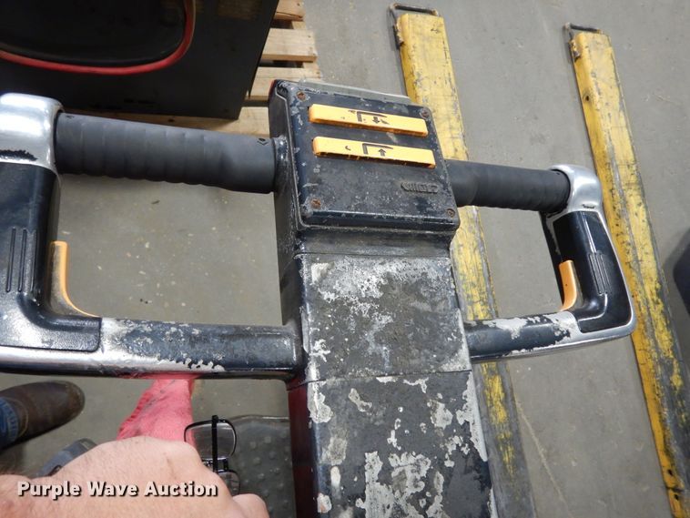 image for item DJ6653 (5) Crown pallet jacks