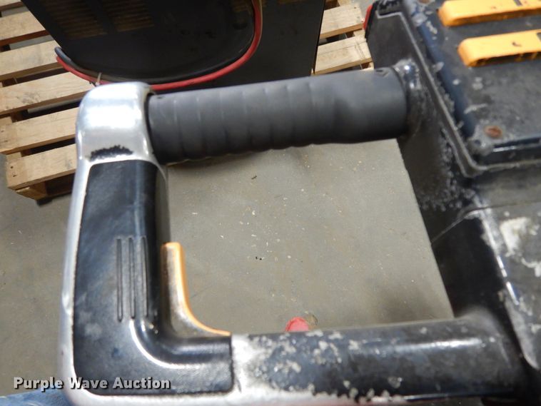 image for item DJ6653 (5) Crown pallet jacks