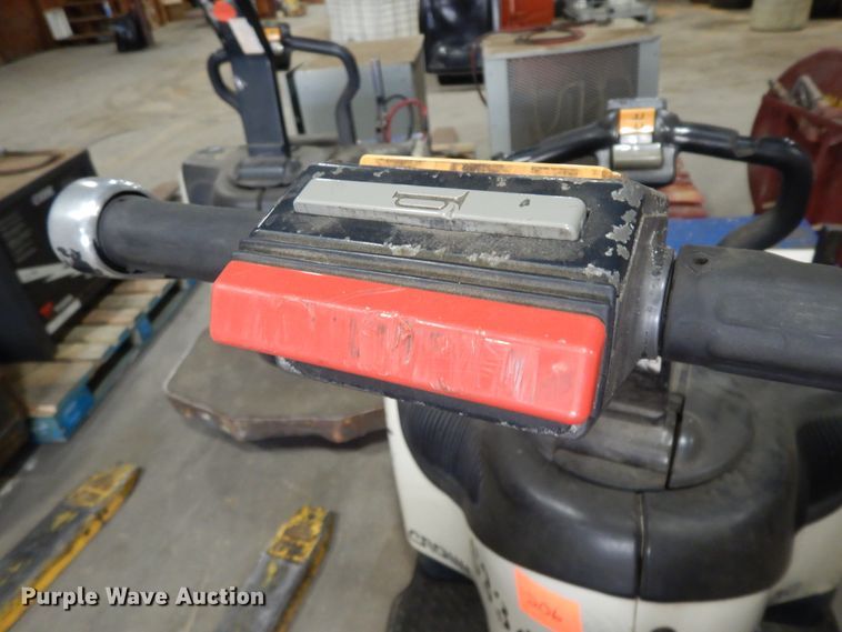 image for item DJ6653 (5) Crown pallet jacks