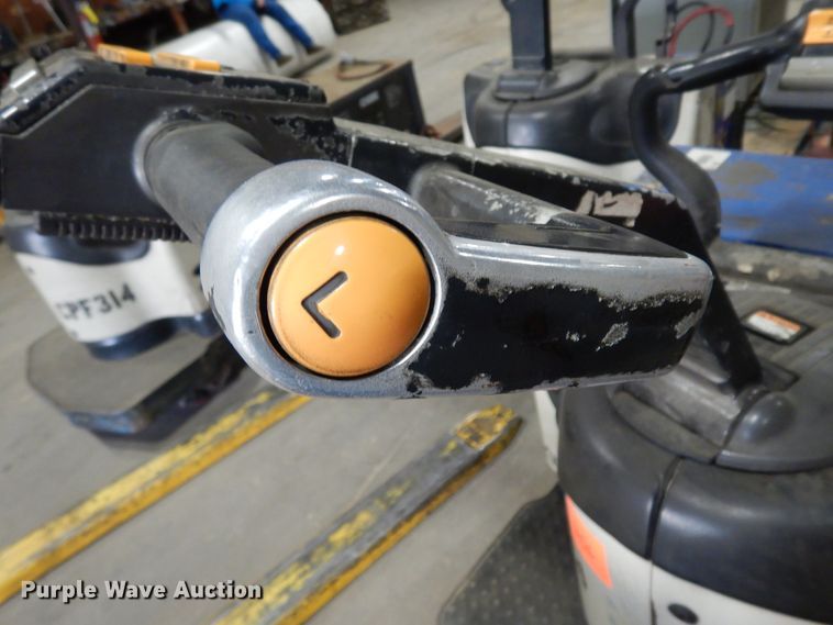 image for item DJ6653 (5) Crown pallet jacks