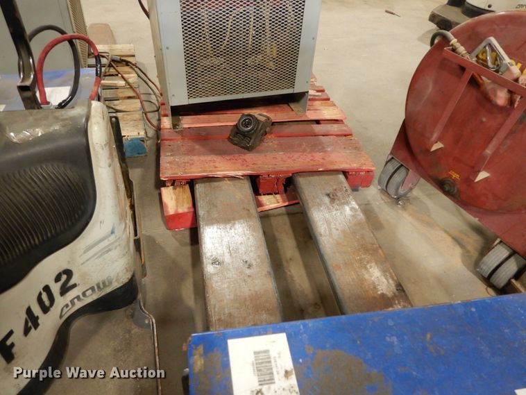 image for item DJ6653 (5) Crown pallet jacks