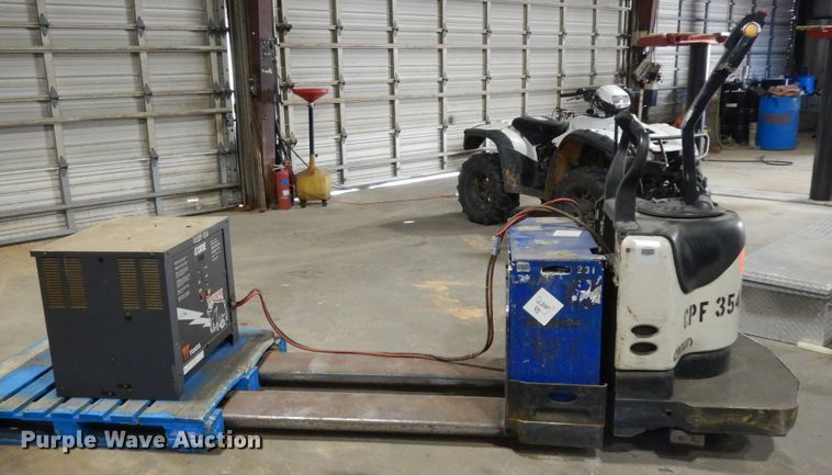 image for item DJ6653 (5) Crown pallet jacks