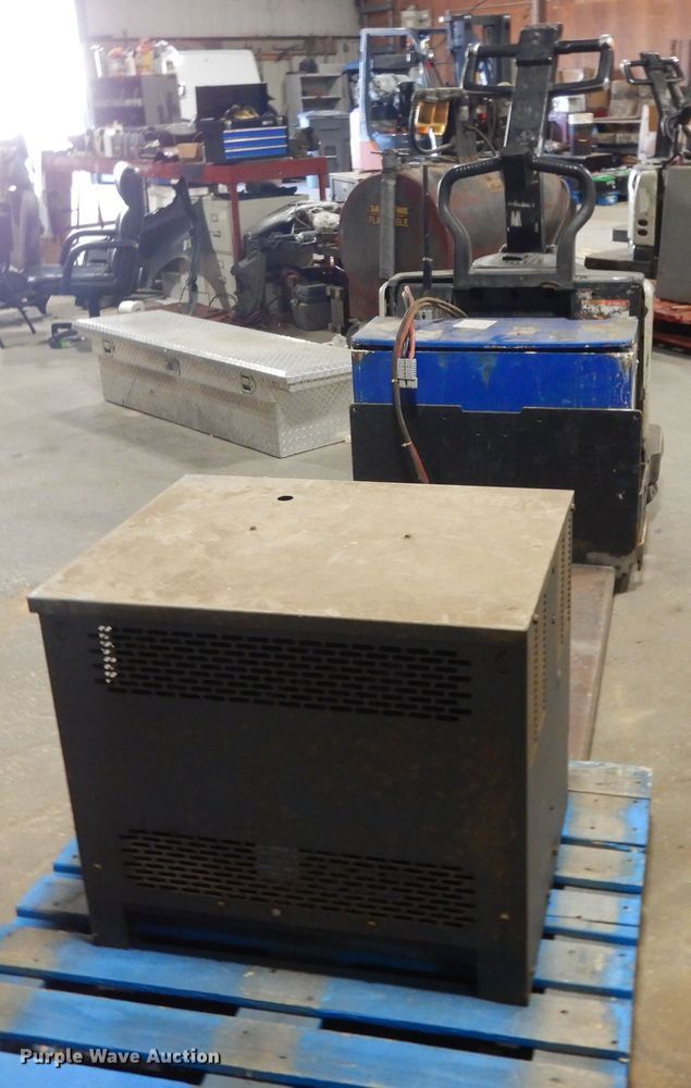 image for item DJ6653 (5) Crown pallet jacks