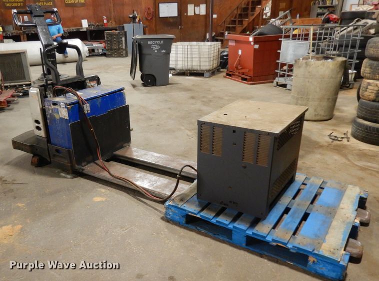 image for item DJ6653 (5) Crown pallet jacks