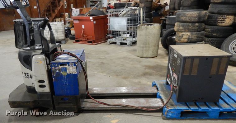 image for item DJ6653 (5) Crown pallet jacks