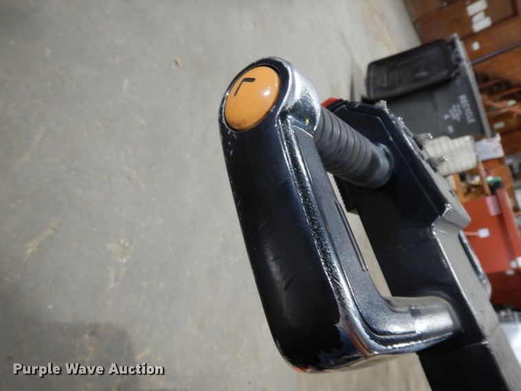 image for item DJ6653 (5) Crown pallet jacks