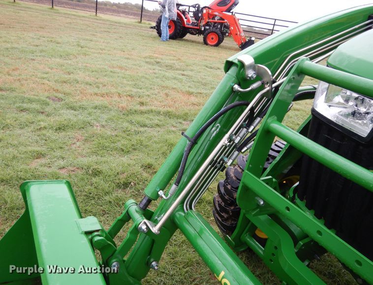 image for item DJ6661 2020 John Deere 3039R  tractor