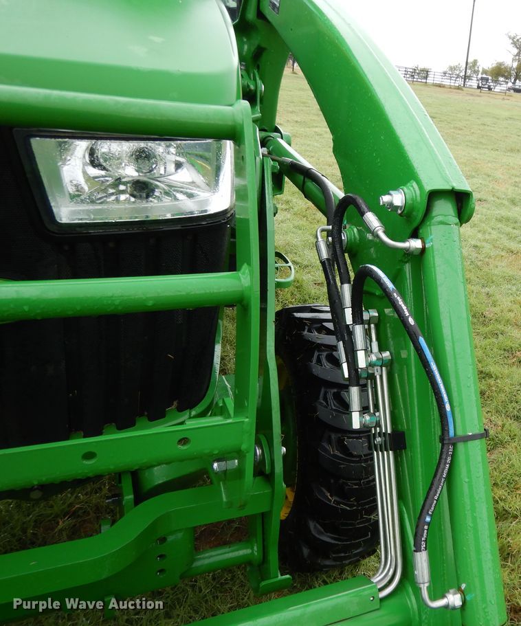 image for item DJ6661 2020 John Deere 3039R  tractor