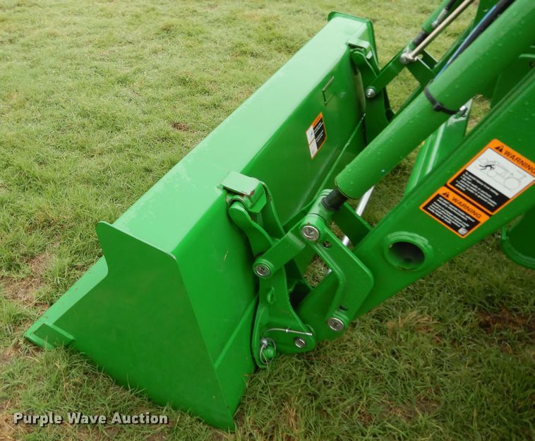 image for item DJ6661 2020 John Deere 3039R  tractor