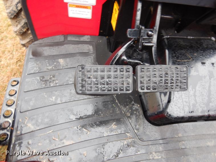 image for item DJ6665 2019 Mahindra 2638  MFWD tractor