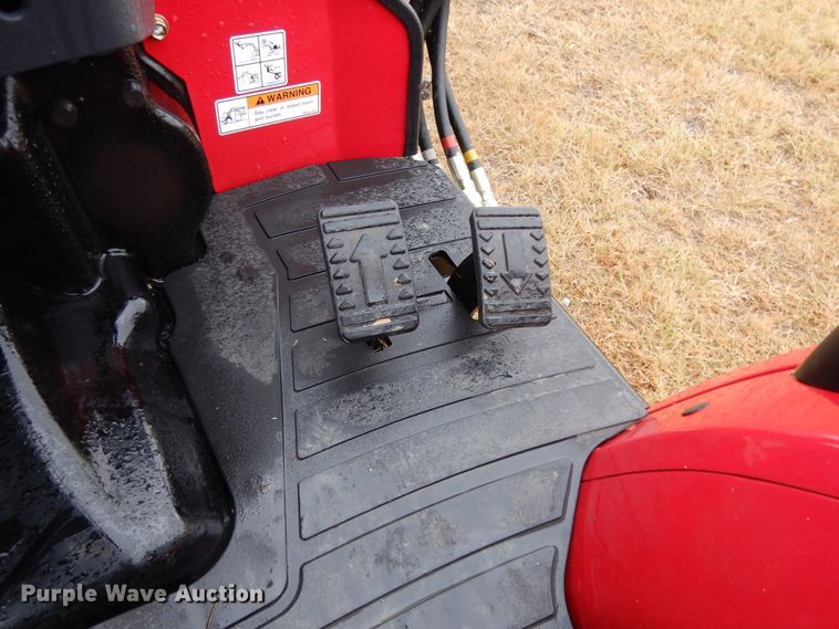 image for item DJ6665 2019 Mahindra 2638  MFWD tractor