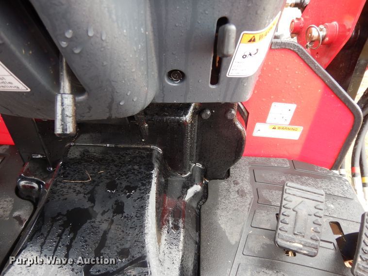 image for item DJ6665 2019 Mahindra 2638  MFWD tractor