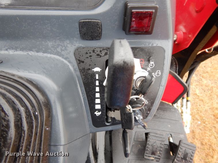 image for item DJ6665 2019 Mahindra 2638  MFWD tractor