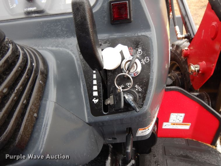 image for item DJ6665 2019 Mahindra 2638  MFWD tractor
