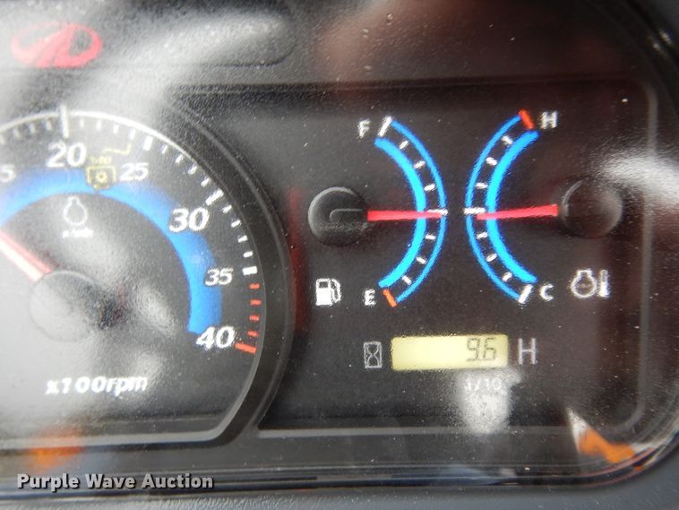 image for item DJ6665 2019 Mahindra 2638  MFWD tractor