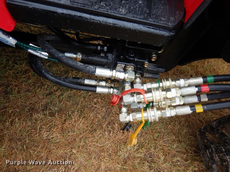 image for item DJ6665 2019 Mahindra 2638  MFWD tractor