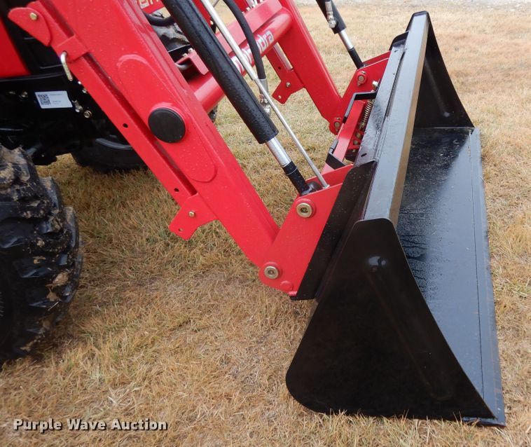 image for item DJ6665 2019 Mahindra 2638  MFWD tractor