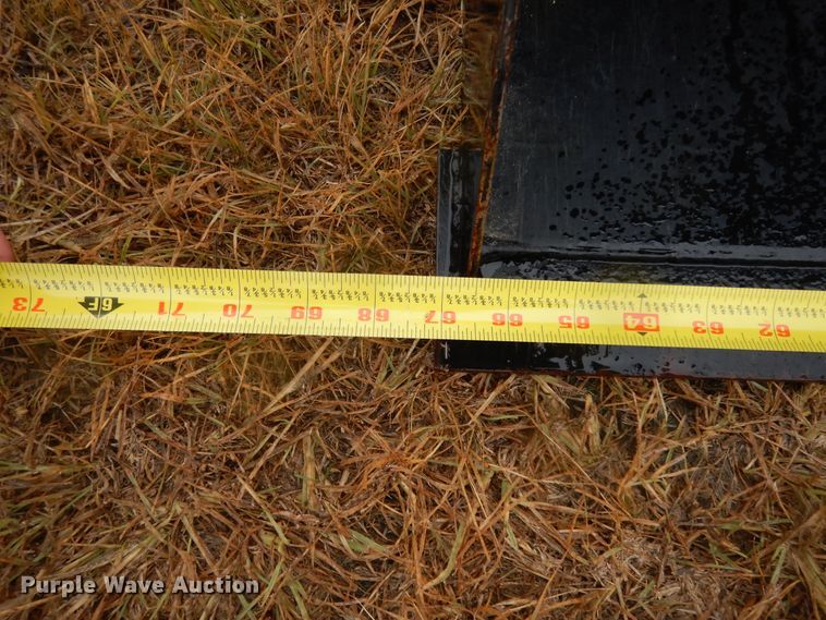 image for item DJ6665 2019 Mahindra 2638  MFWD tractor