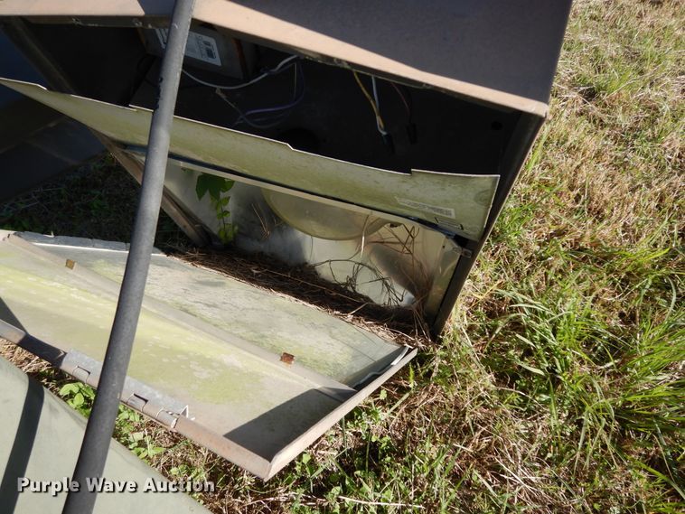 image for item DJ6697 (3) light poles