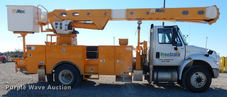 image for item DJ6922 2015 International 4400SBA  bucket truck