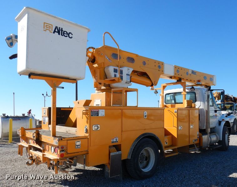 image for item DJ6922 2015 International 4400SBA  bucket truck