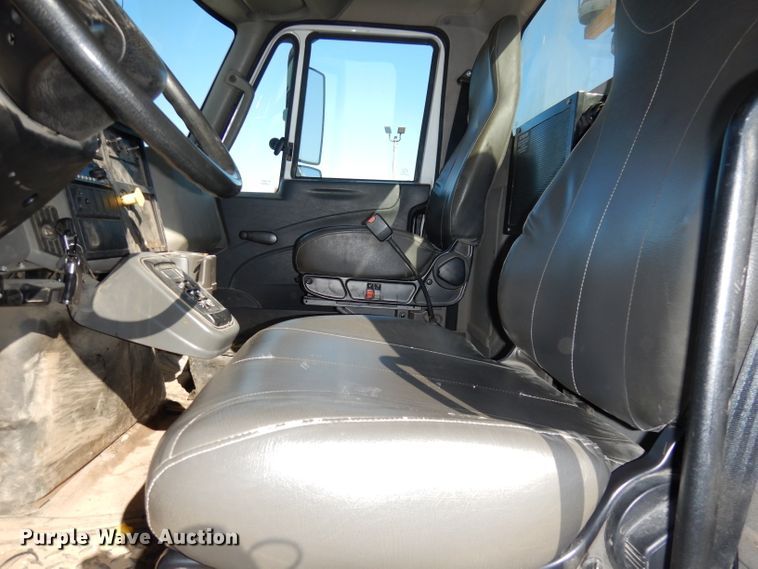 image for item DJ6922 2015 International 4400SBA  bucket truck