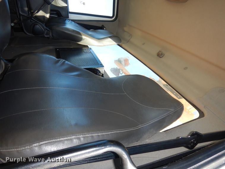 image for item DJ6922 2015 International 4400SBA  bucket truck