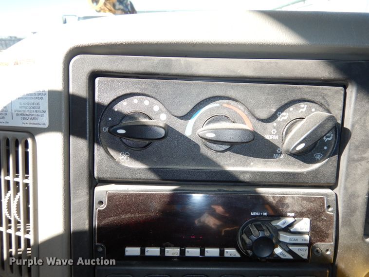 image for item DJ6922 2015 International 4400SBA  bucket truck