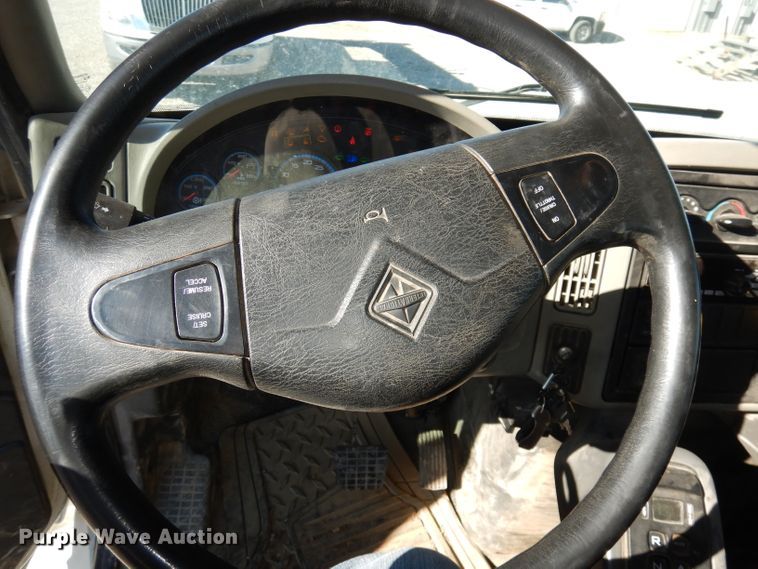 image for item DJ6922 2015 International 4400SBA  bucket truck