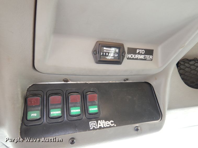 image for item DJ6922 2015 International 4400SBA  bucket truck