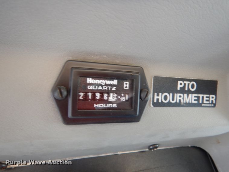 image for item DJ6922 2015 International 4400SBA  bucket truck