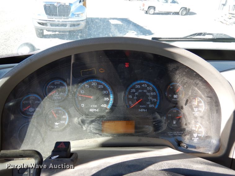 image for item DJ6922 2015 International 4400SBA  bucket truck