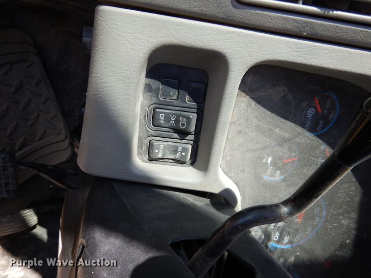 image for item DJ6922 2015 International 4400SBA  bucket truck