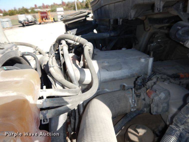 image for item DJ6922 2015 International 4400SBA  bucket truck