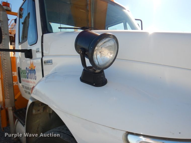 image for item DJ6922 2015 International 4400SBA  bucket truck