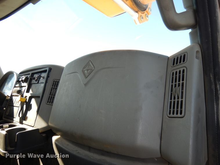 image for item DJ6922 2015 International 4400SBA  bucket truck