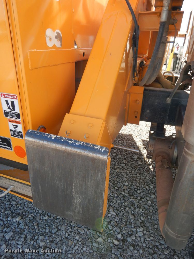 image for item DJ6922 2015 International 4400SBA  bucket truck