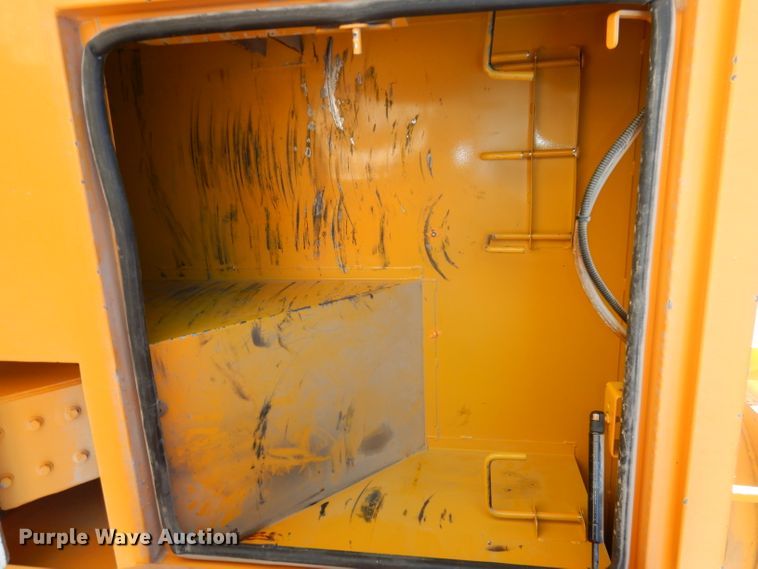 image for item DJ6922 2015 International 4400SBA  bucket truck