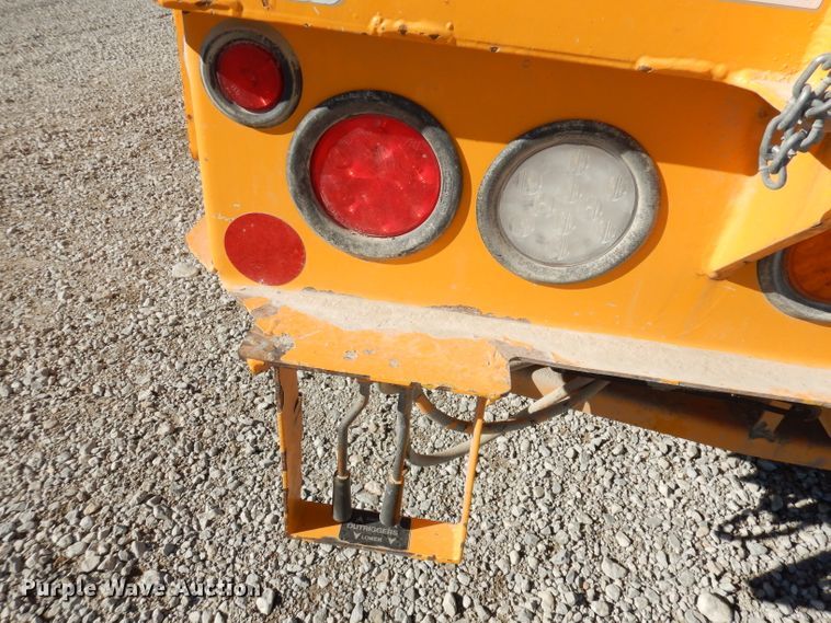 image for item DJ6922 2015 International 4400SBA  bucket truck