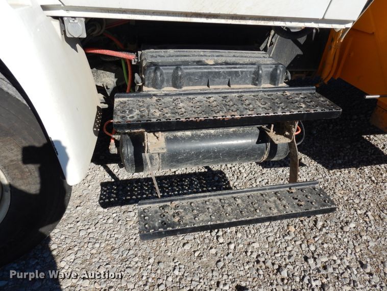 image for item DJ6922 2015 International 4400SBA  bucket truck