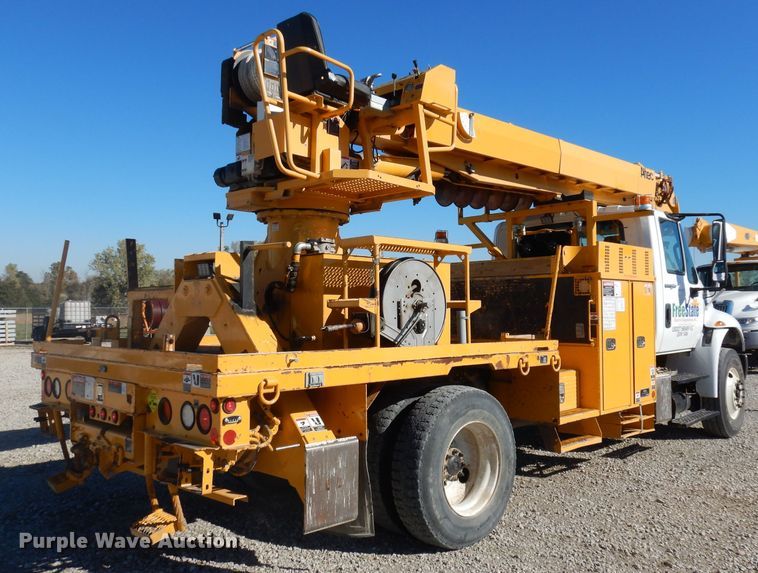 image for item DJ6947 2015 International DuraStar 4400  digger derrick truck