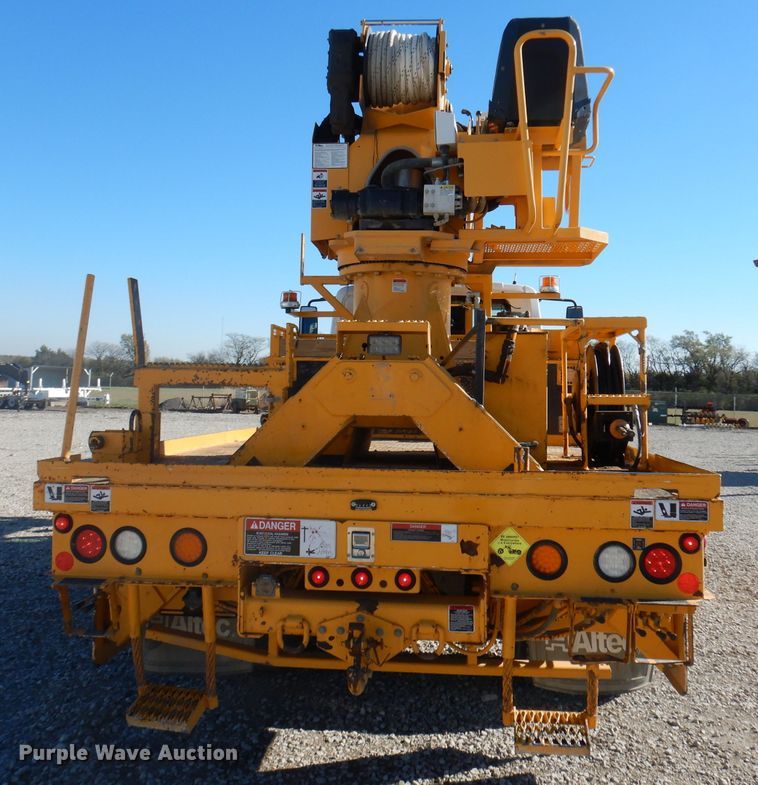 image for item DJ6947 2015 International DuraStar 4400  digger derrick truck