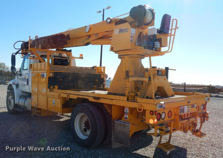 image for item DJ6947 2015 International DuraStar 4400  digger derrick truck