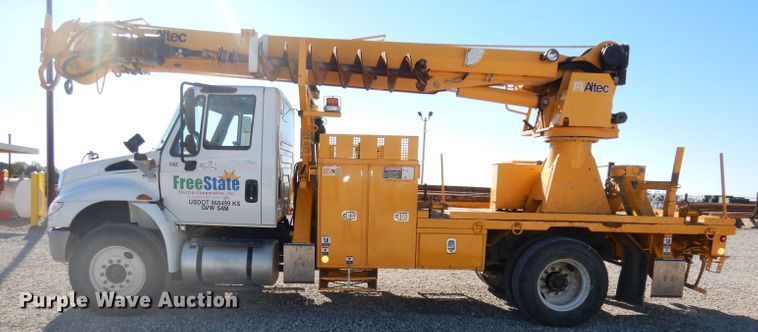 image for item DJ6947 2015 International DuraStar 4400  digger derrick truck