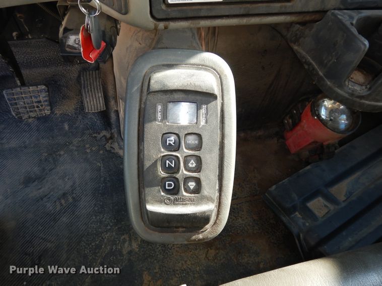 image for item DJ6947 2015 International DuraStar 4400  digger derrick truck