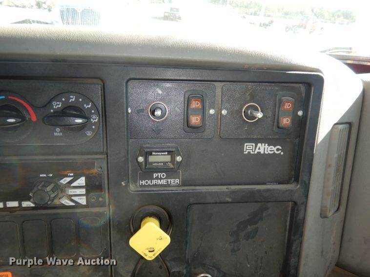 image for item DJ6947 2015 International DuraStar 4400  digger derrick truck