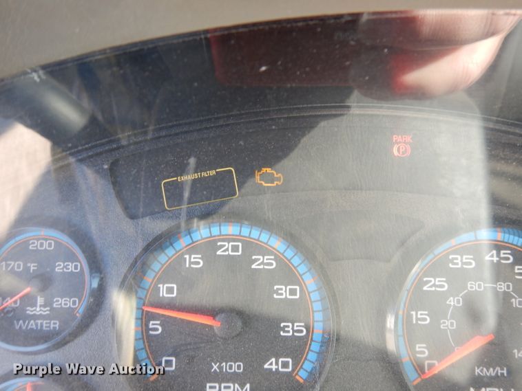 image for item DJ6947 2015 International DuraStar 4400  digger derrick truck