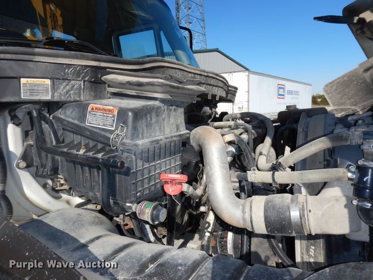 image for item DJ6947 2015 International DuraStar 4400  digger derrick truck