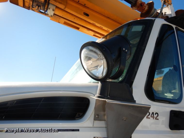 image for item DJ6947 2015 International DuraStar 4400  digger derrick truck